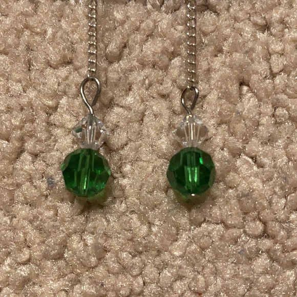 🎄3/$20🎄dangly earrings - Picture 2 of 3